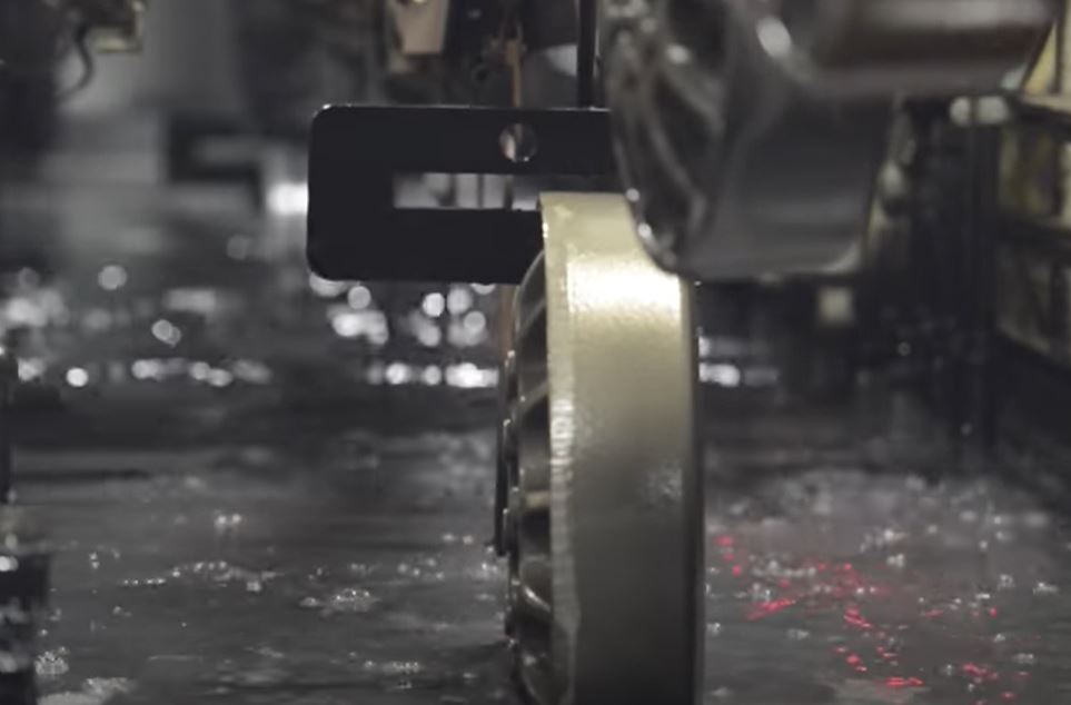 Dipping Aluminum Parts on E-Coating Paint Tank