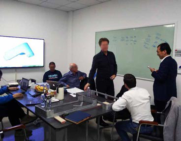 Italian-Customer-Visit-Sunrise-For-Apple-Exhibition-Cabinet-Low-Volume-Die-Casting