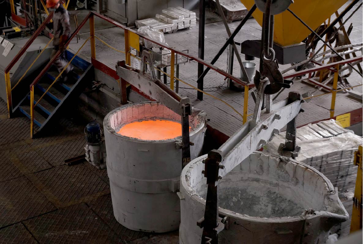 The-process-of-melting-aluminum