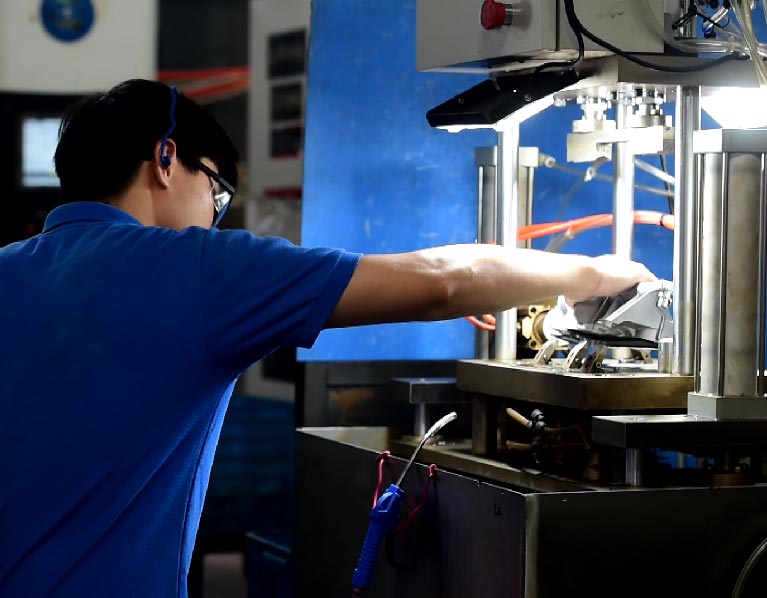 Water-test-for-die-casting-parts-quality-control-Low-Volume-Die-Casting